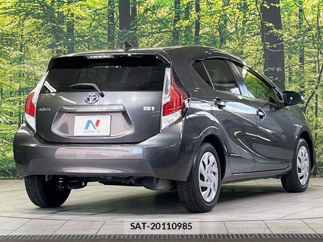 Toyota AQUA 2015-09 8561132-16