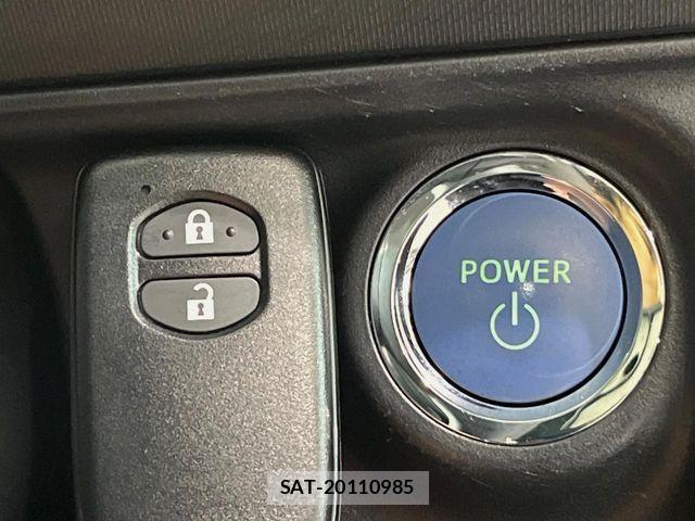 Toyota AQUA 2015-09 8561132-6