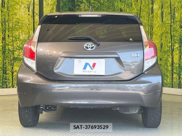 Toyota AQUA 2016-04 8561131-14