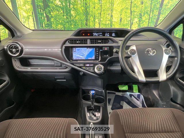 Toyota AQUA 2016-04 8561131-1