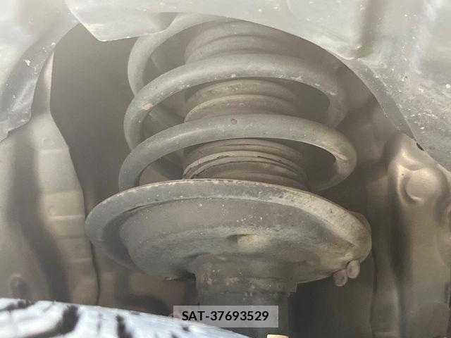 Toyota AQUA 2016-04 8561131-19