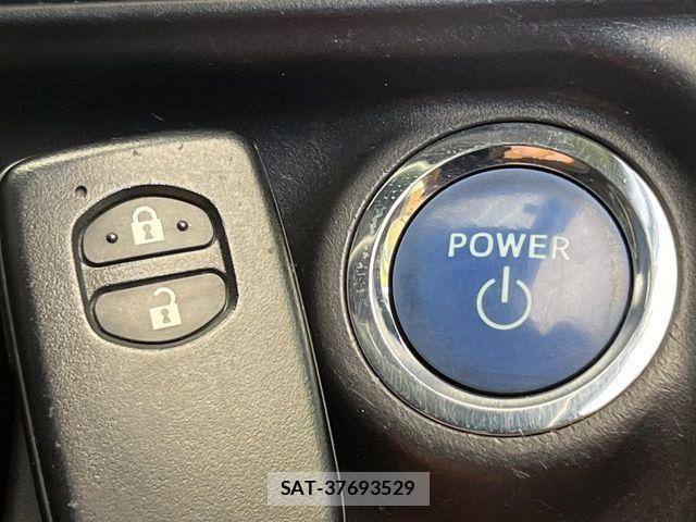 Toyota AQUA 2016-04 8561131-6