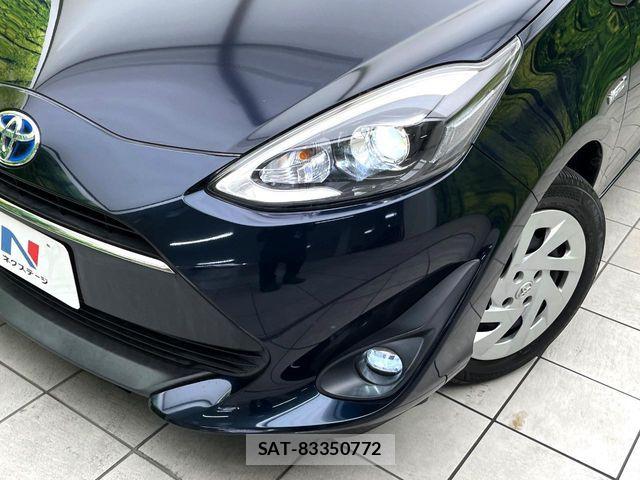 Toyota AQUA 2017-07 8561134-11