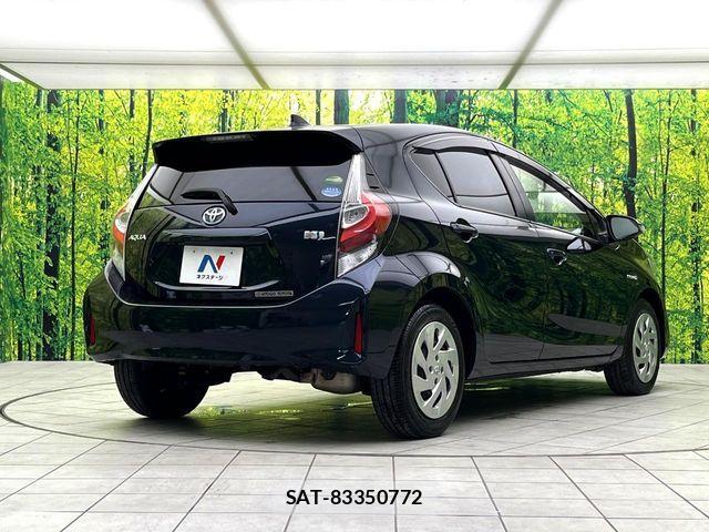 Toyota AQUA 2017-07 8561134-15