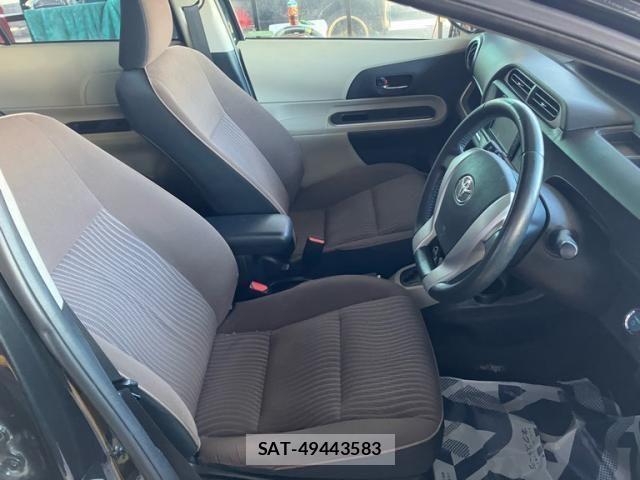 Toyota AQUA 2014-09 8561152-11