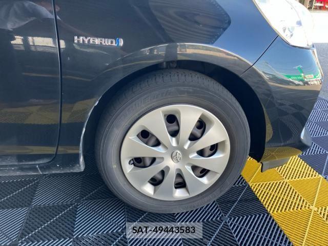 Toyota AQUA 2014-09 8561152-5