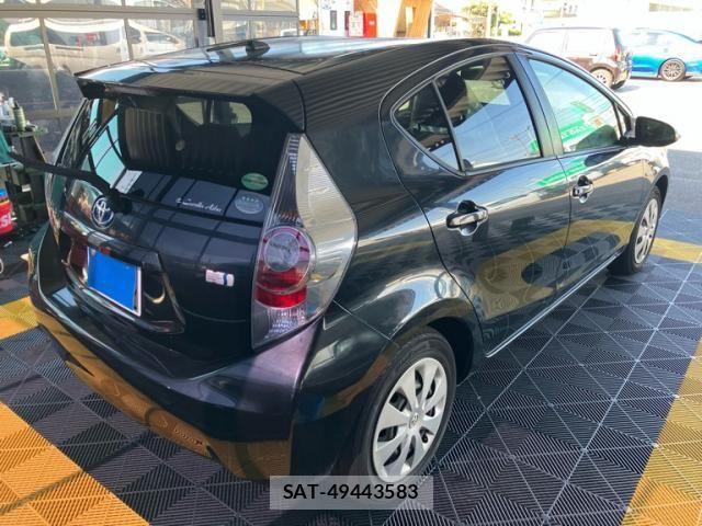Toyota AQUA 2014-09 8561152-6