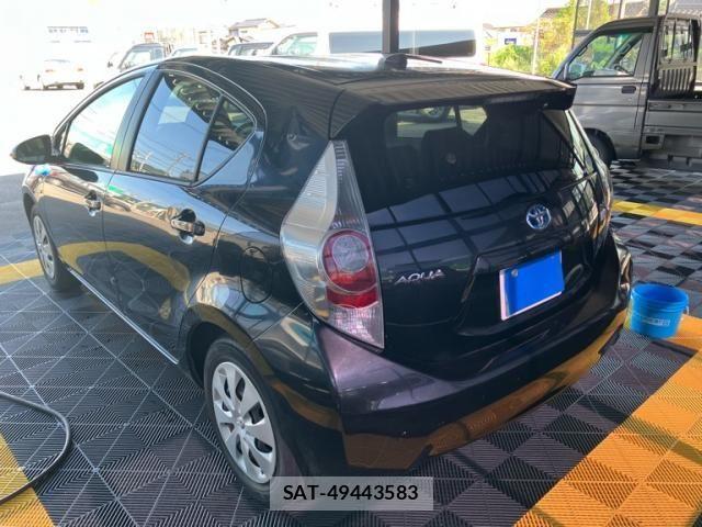 Toyota AQUA 2014-09 8561152-7