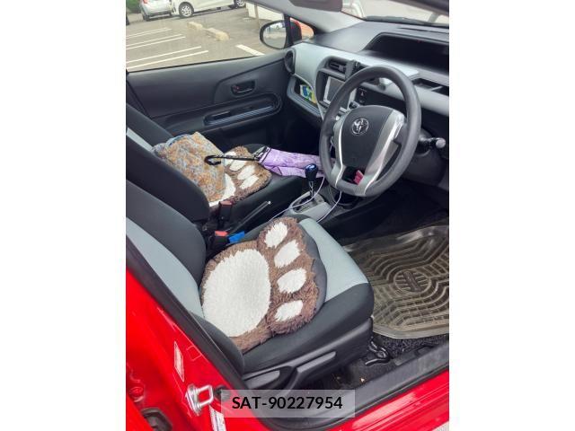 Toyota AQUA 2013-11 8561151-15
