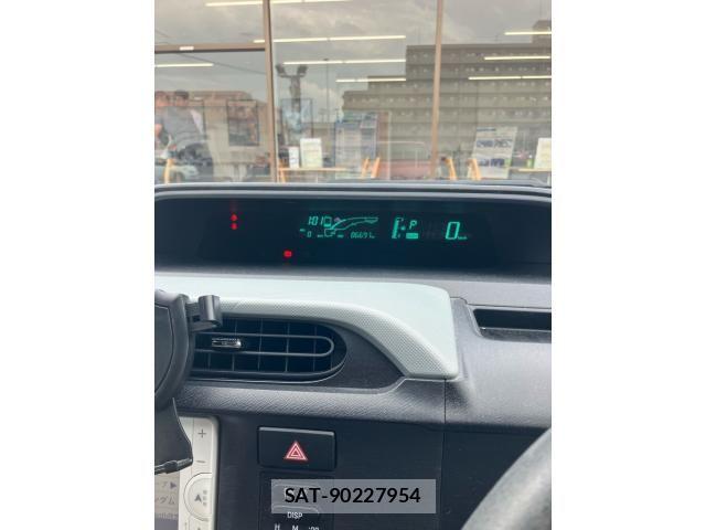 Toyota AQUA 2013-11 8561151-19