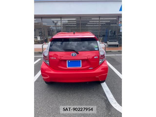 Toyota AQUA 2013-11 8561151-2