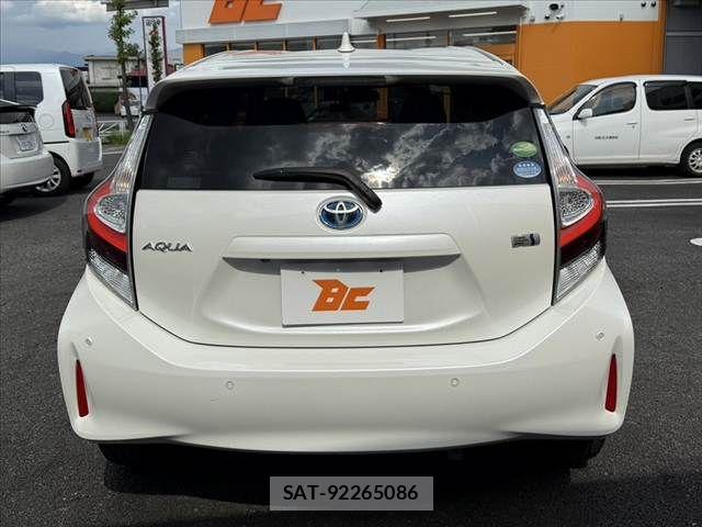 Toyota AQUA 2020-03 8561130-13