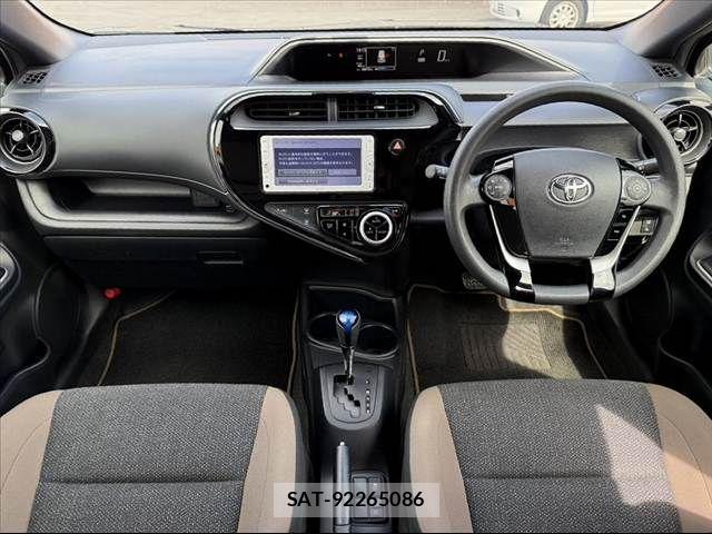 Toyota AQUA 2020-03 8561130-1