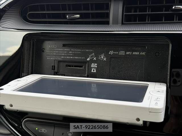 Toyota AQUA 2020-03 8561130-6