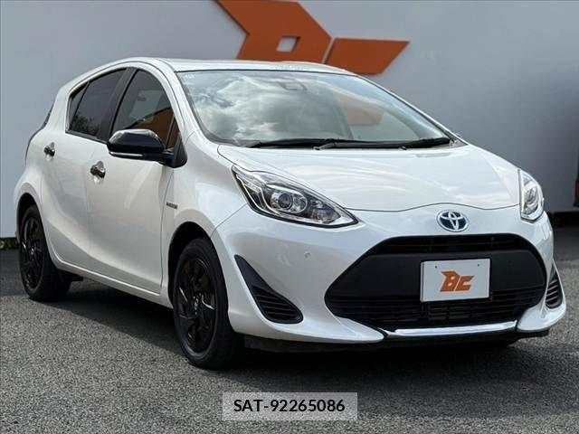 Toyota AQUA 2020-03 8561130-7