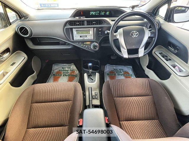 Toyota AQUA 2012-02 8561144-1