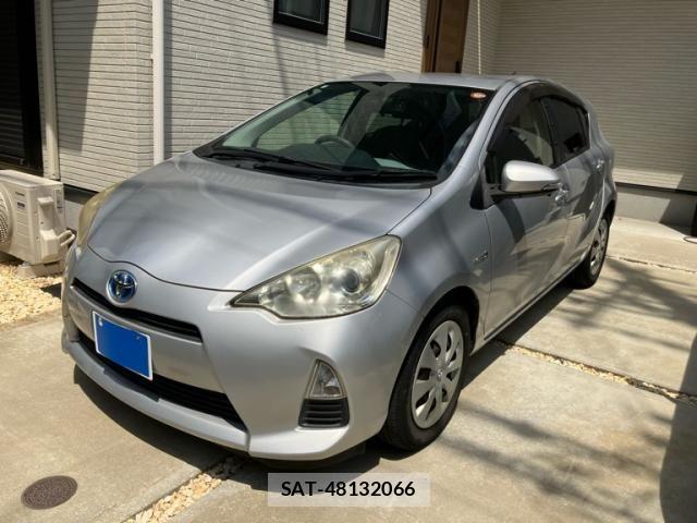 Toyota AQUA 2012-12 8561154-0