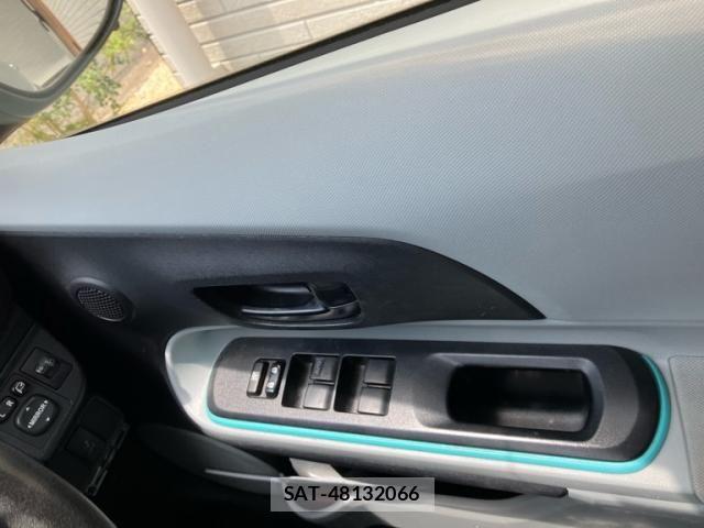 Toyota AQUA 2012-12 8561154-22