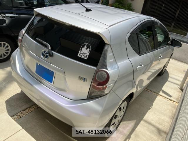 Toyota AQUA 2012-12 8561154-3