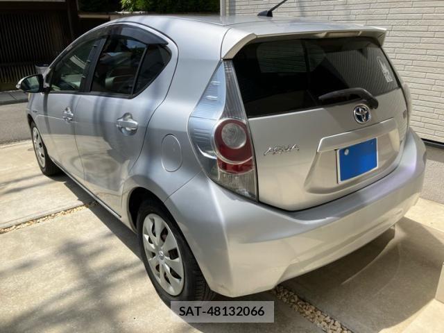 Toyota AQUA 2012-12 8561154-5