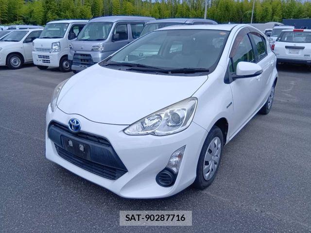 Toyota AQUA 2015-09 8561153-0