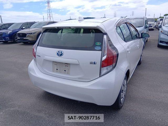 Toyota AQUA 2015-09 8561153-2
