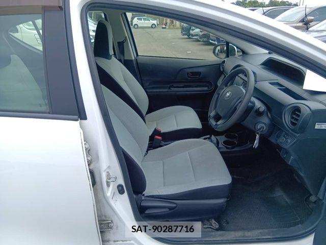 Toyota AQUA 2015-09 8561153-3