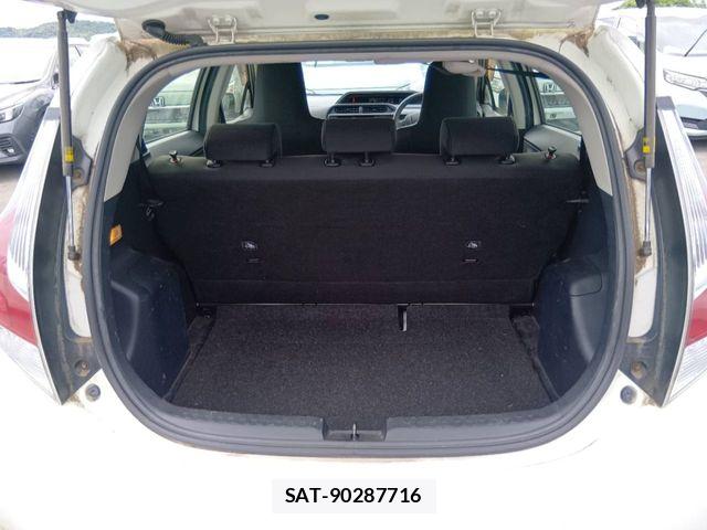 Toyota AQUA 2015-09 8561153-5