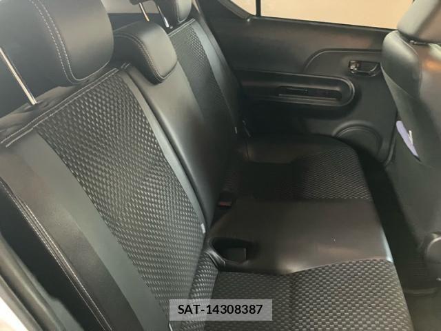 Toyota AQUA 2016-03 8561136-13