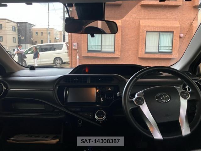 Toyota AQUA 2016-03 8561136-15
