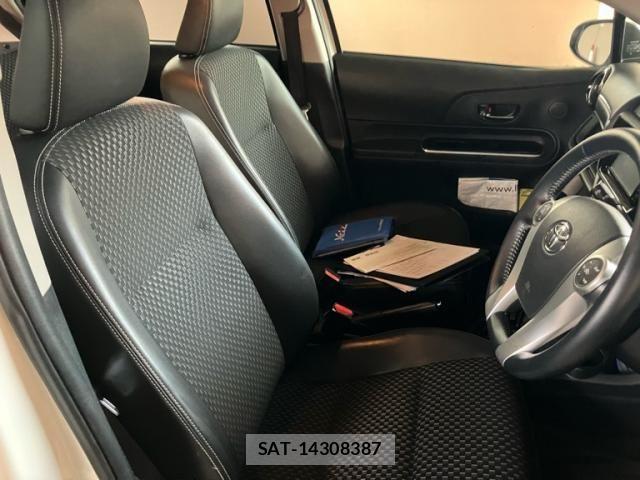 Toyota AQUA 2016-03 8561136-16