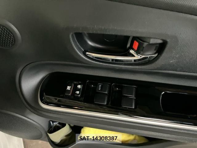 Toyota AQUA 2016-03 8561136-17