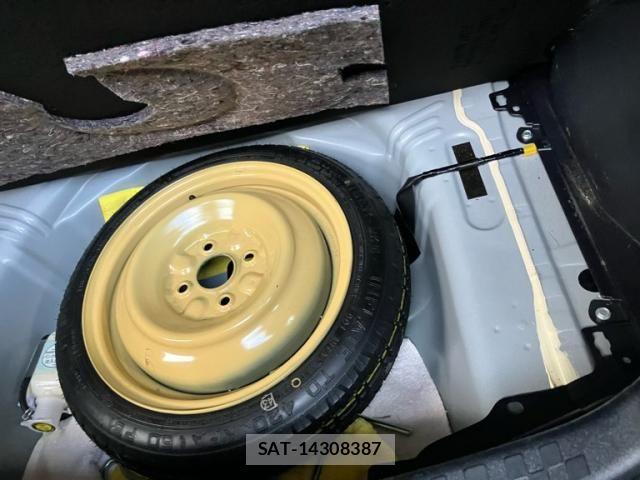 Toyota AQUA 2016-03 8561136-18