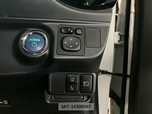 Toyota AQUA 2016-03 8561136-20