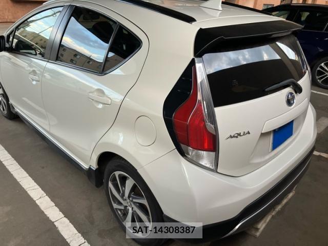 Toyota AQUA 2016-03 8561136-7
