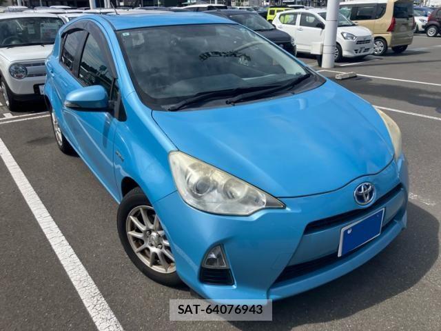 Toyota AQUA 2013-09 8561161-1