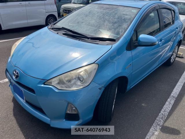 Toyota AQUA 2013-09 8561161-2