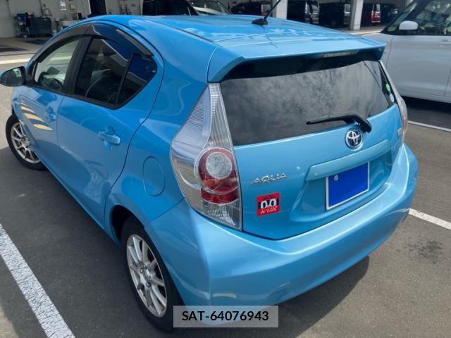 Toyota AQUA 2013-09 8561161-5