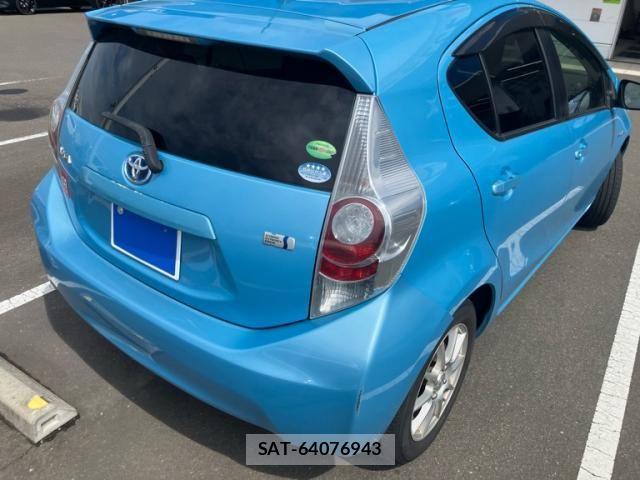 Toyota AQUA 2013-09 8561161-6