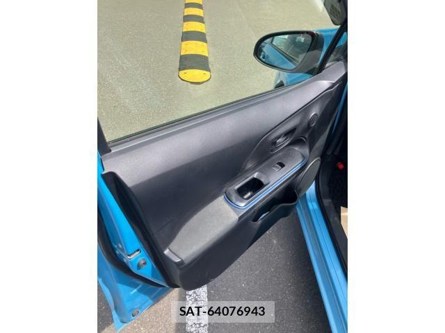 Toyota AQUA 2013-09 8561161-7