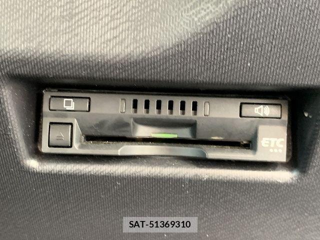 Toyota AQUA 2017-09 8561125-11