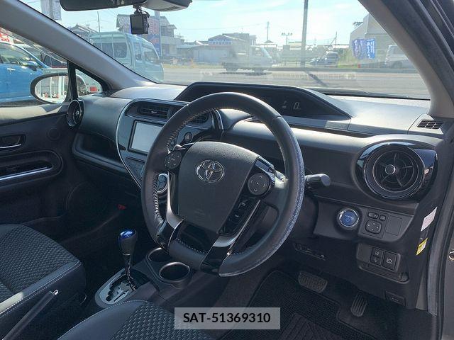 Toyota AQUA 2017-09 8561125-16