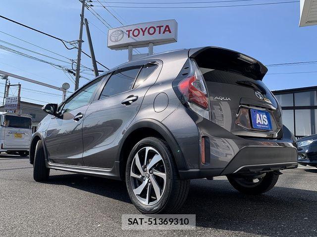 Toyota AQUA 2017-09 8561125-1