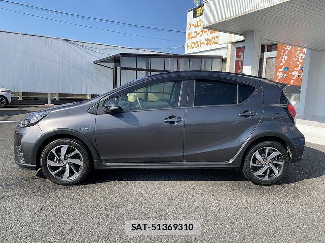 Toyota AQUA 2017-09 8561125-21