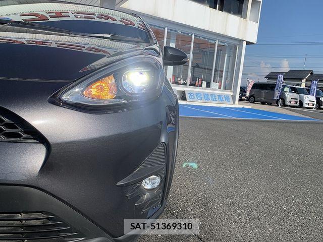 Toyota AQUA 2017-09 8561125-26