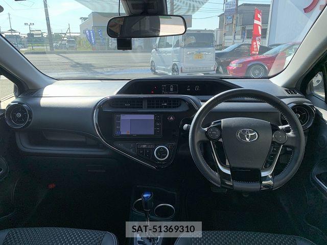 Toyota AQUA 2017-09 8561125-2