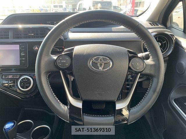 Toyota AQUA 2017-09 8561125-3