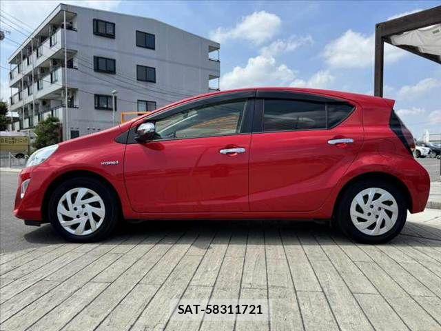Toyota AQUA 2015-10 8561149-10