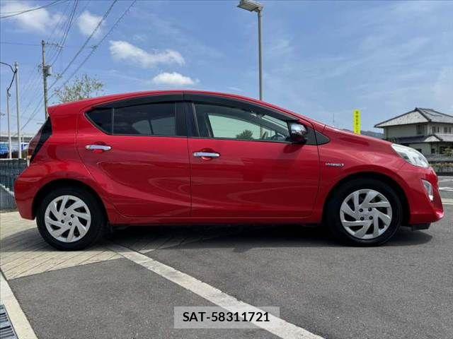 Toyota AQUA 2015-10 8561149-11