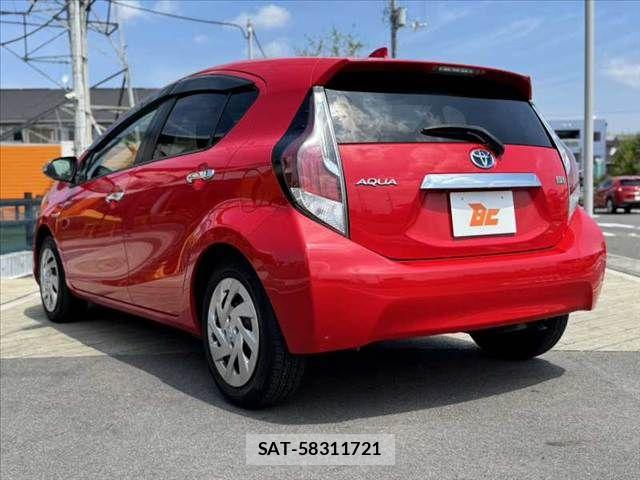 Toyota AQUA 2015-10 8561149-12